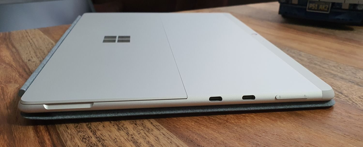 Cổng kết nối trên Surface Pro X