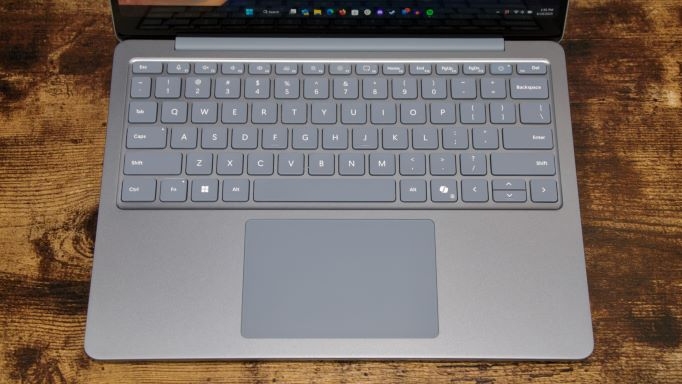 Bàn phím, bàn di chuột Surface Laptop 13 inch