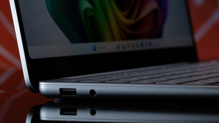Cổng kết nối trên Surface Laptop 13 inch