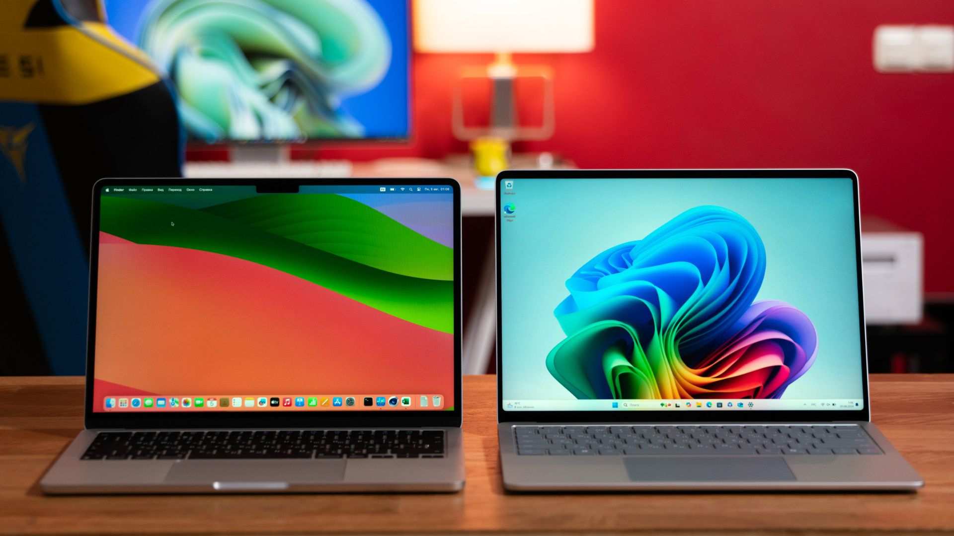 So sánh màn hình Macbook và Surface