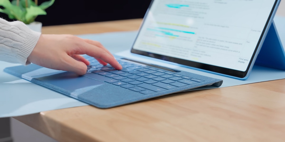 Nhược điểm của Microsoft Surface Pro 11