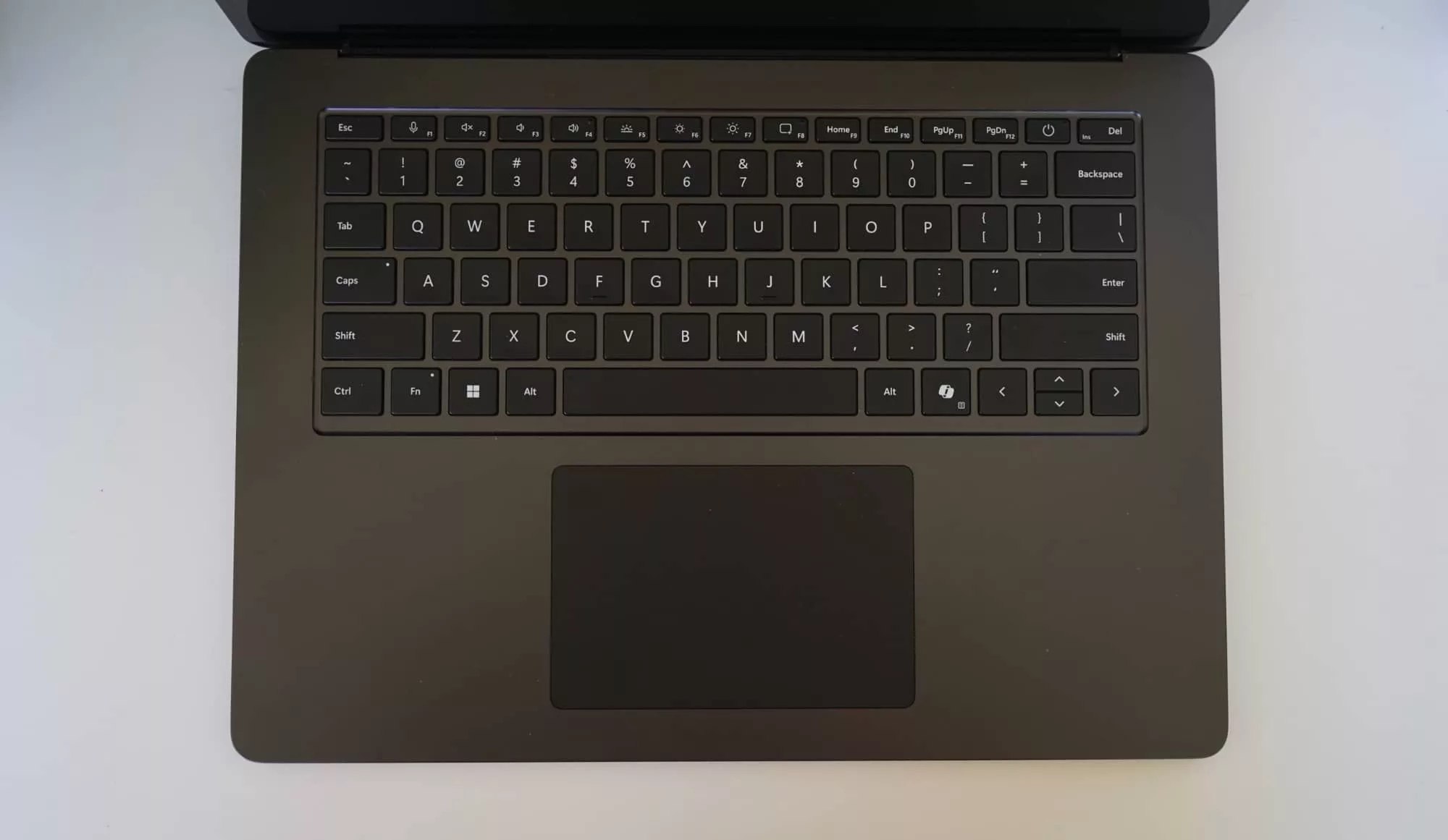 Bàn phím và touchpad Surface Laptop 7