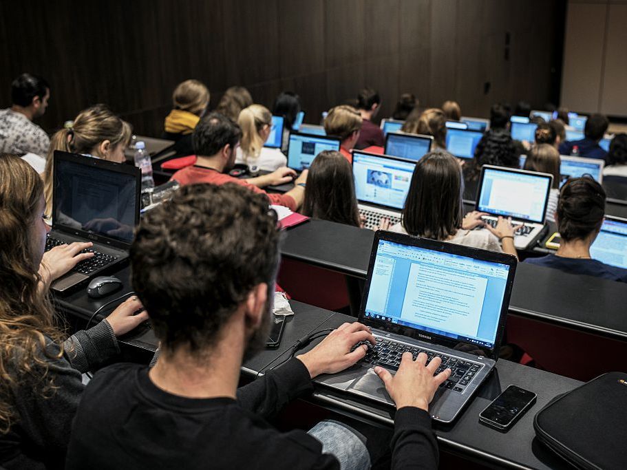 Xu hướng laptop cho sinh viên năm 2026