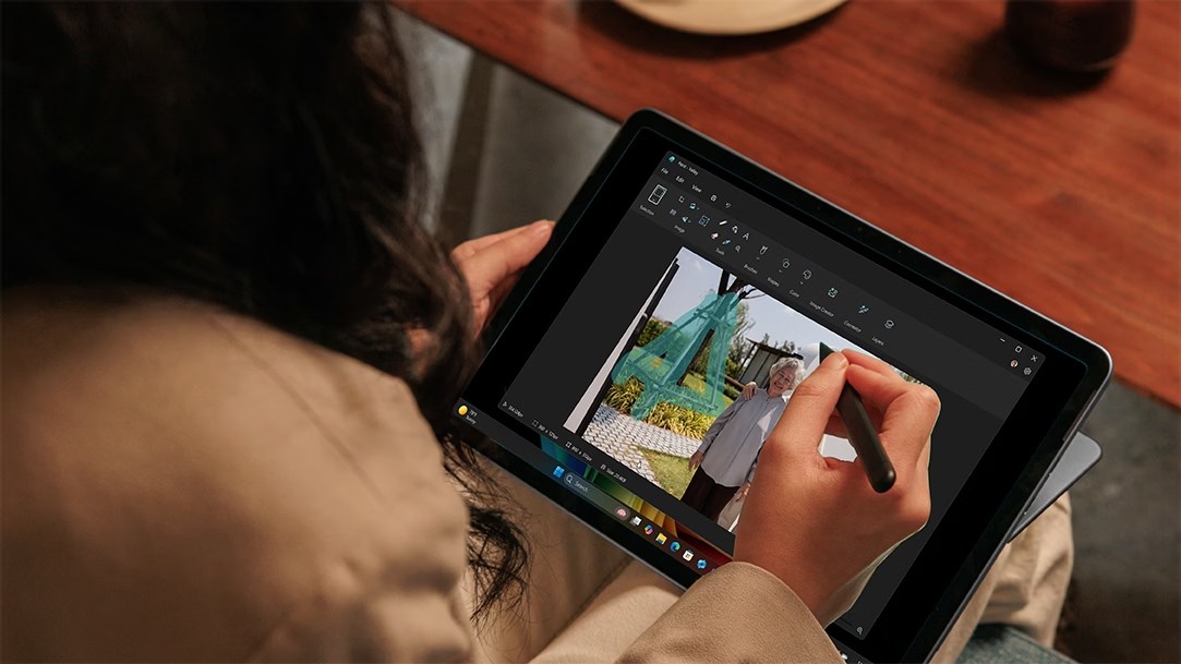 Surface Pro 12 inch 2025 – Tablet Windows gọn nhẹ và di động