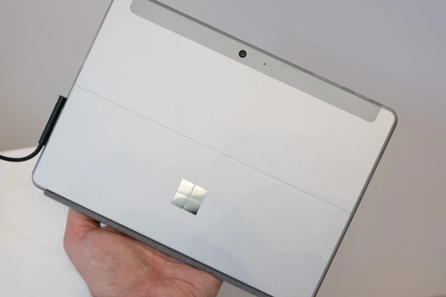 Thiết kế Surface Go 4