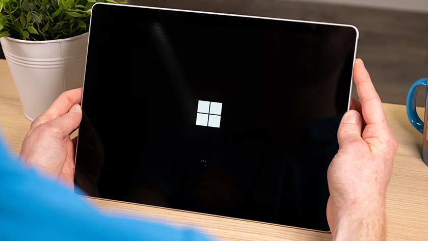 Surface Pro bị treo ở màn hình logo