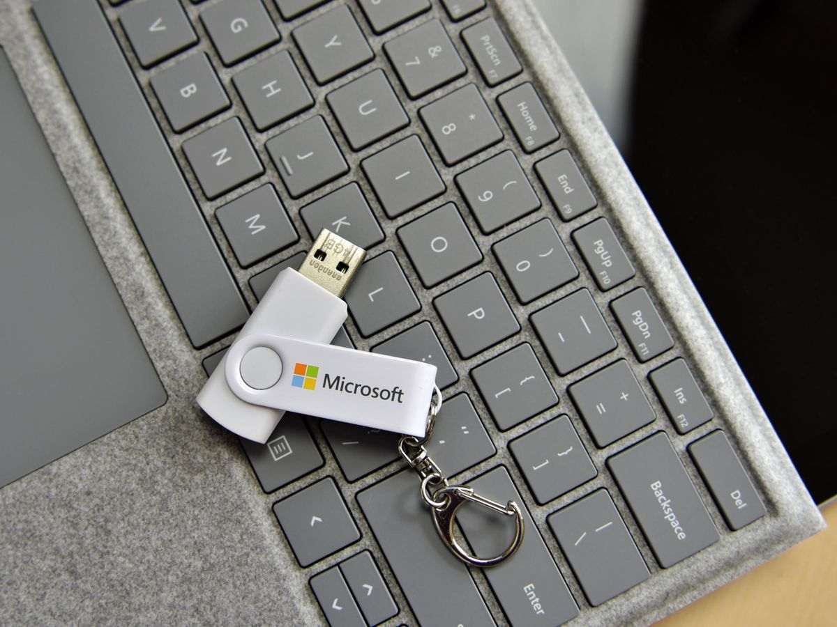 Backup Surface bằng USB Recovery Drive