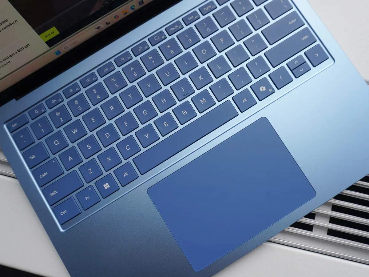Bàn phím tích hợp trên Surface Laptop