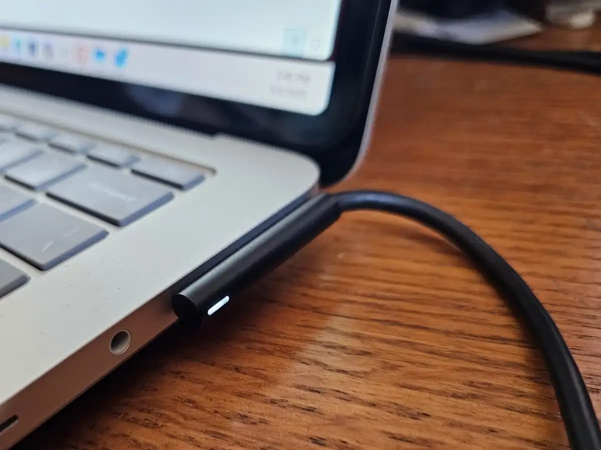 Đèn sạc Surface Connect