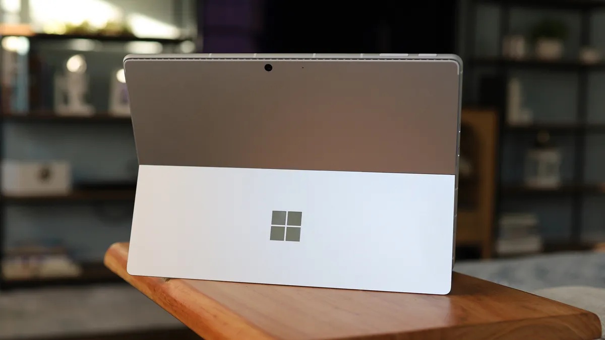 Surface Pro 12 Intel gần như giữ nguyên thiết kế biểu tượng